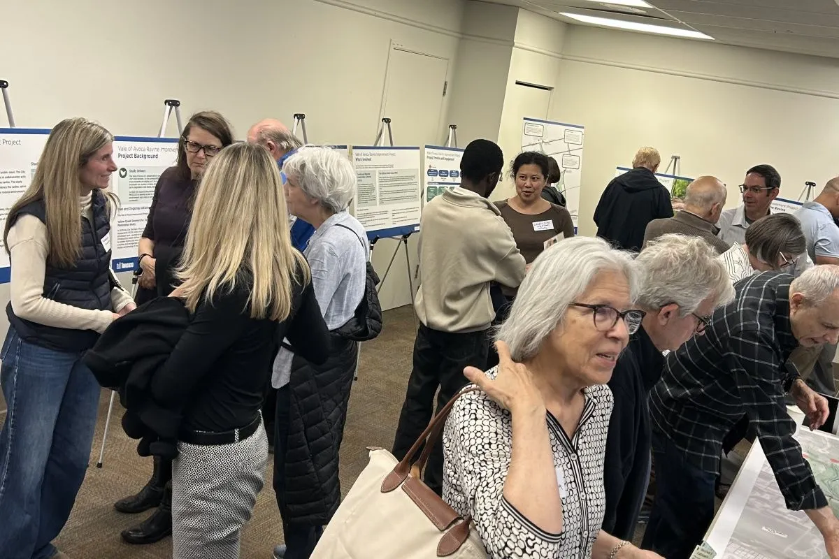 Crowd milling about at the Avoca Open House